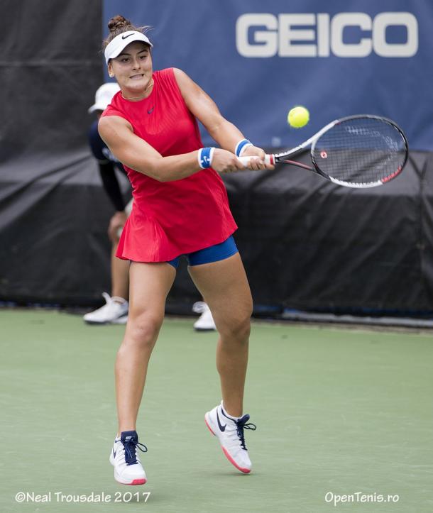 Bianca Vanessa Andreescu hits a backhand during the 2017 Citi Open. | Photo: Neal Trousdale/OpenTenis.ro