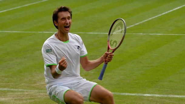 Sergiy Stakhovsky beating Roger Federer at Wimbledon (Source:Sky Sports)