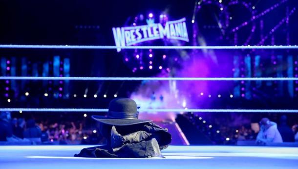Undertaker terminó Wrestlemania 33 de manera críptica. | Foto: WWE