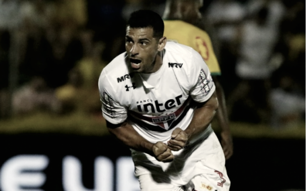 Diego Souza comemora seu primeiro gol com a camisa tricolor