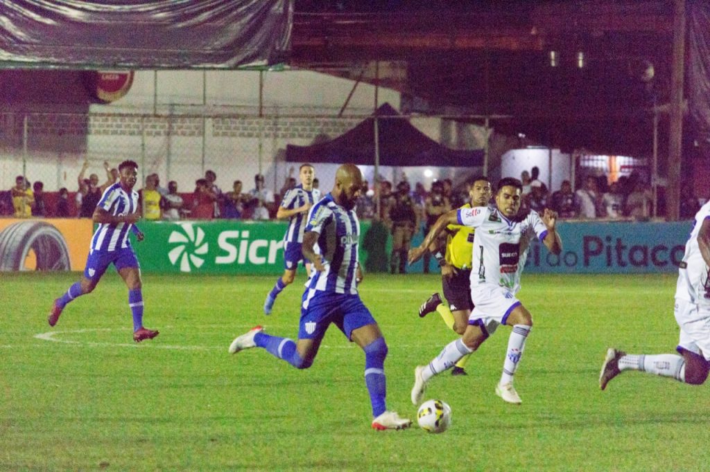 Leão segurou o empate em Patos de Minas (Foto: André Palma Ribeiro/Avaí)