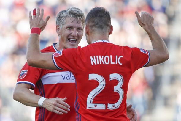 Schweinsteiger y Nikolić durante un partido. / Foto: chicago-fire.com