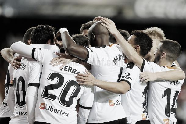 El Valencia celebrando una nueva victoria./ Foto: Twitter Valencia CF