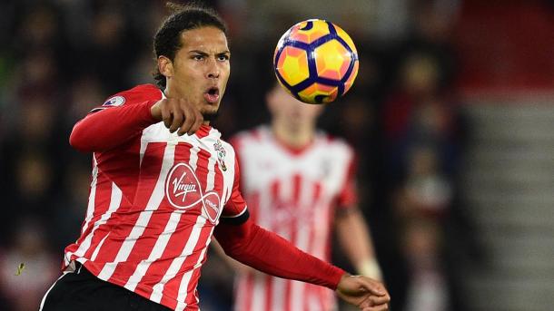 Van Dijk se ve fuera de Southampton, Pellegrino lo quiere | Foto: Premier League.