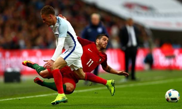 Vardy needlessly fouls Vierinha in a dangerous position | Clive Rose/Getty Images