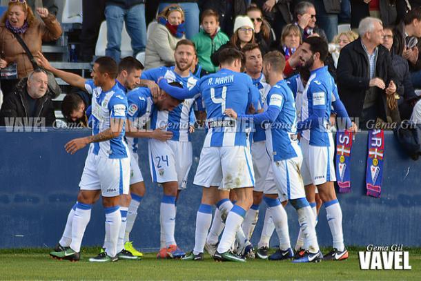 El Lega celebra el gol ante la SD Eibar | Foto: Gema Gil (Vavel)