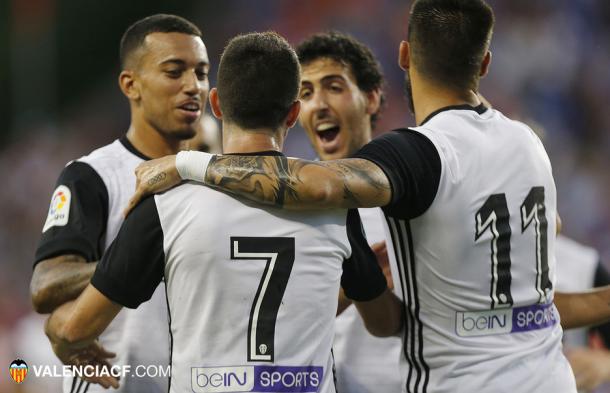 Nando celebra el primer tanto del Valencia | Fuente: valenciacf.com