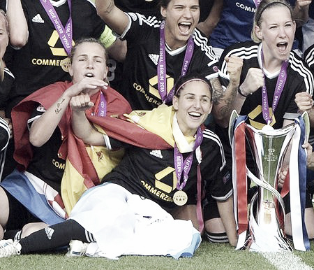 With FFC Frankfurt, she wins the UWCL in 2014/15 season. (Photo: elcorreogallego.es)