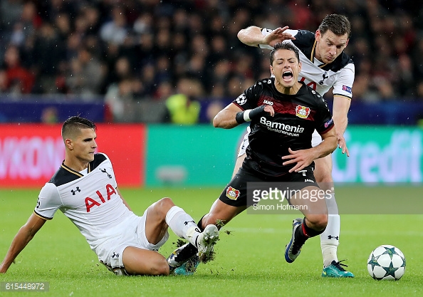 Vertonghen (far right) battles with Javier Hernandez against B04 on Tuesday (photo: Getty Images / Simon Hofmann)