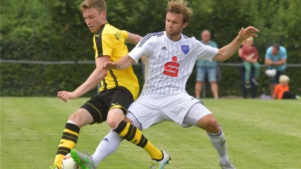 Engel in action for Osnabrück against Dortmund II during pre-season | Photo: Osnabrücker Zeitung/Kemme