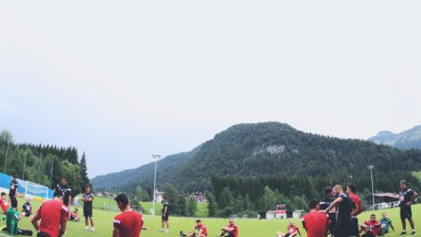 IMAGEN: El SD Eibar entrenando en el campo Kairserwinki Arena. Fuente: SD Eibar