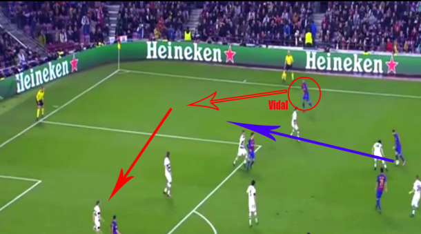 Aleix Vidal se desmarca y Messi hace un pase entre líneas a la espalda del lateral. La jugada terminó en el tercer gol. Captura: Youtube