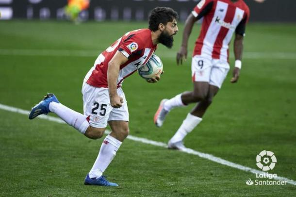 Asier Villalibre, que anotó el gol de la victoria en el amistoso ante el Sevilla, celebrando un gol la temporada pasada | Fuente: LaLiga Santander