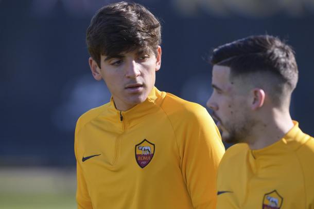 Gonzalo Villar y Carles Pérez se ejercitan con sus nuevos compañeros de la AS Roma vía AS Roma Web Oficial