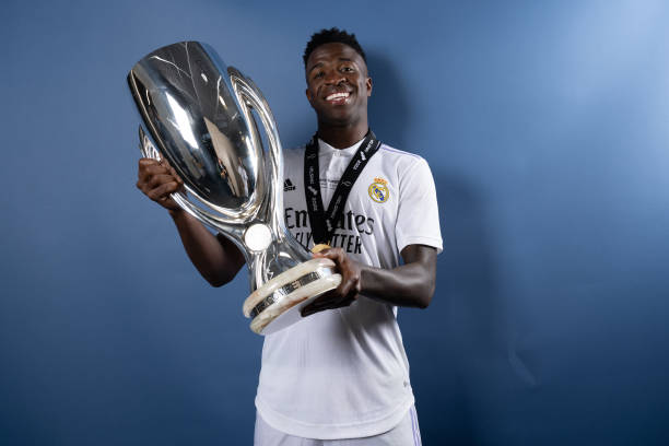 Vini Jr con su primera Supercopa de Europa I Imagen: Getty Images