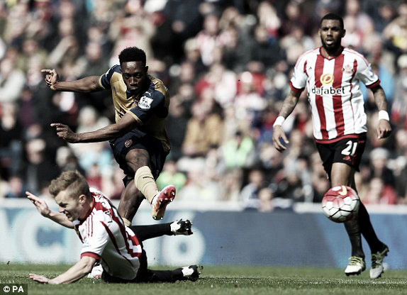 Above: Danny Welbeck strikes during Sunderland's 0-0 draw with Arsenal | Photo: PA 