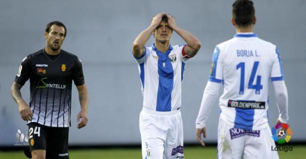 Martín Mantovani se lamenta por haber fallado una ocasión de gol en un duelo ante el Mallorca | Foto: LFP.