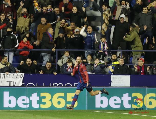 Pazzini celebra el tanto del empate tras el error defensivo del Real Madrid I Foto: La Liga