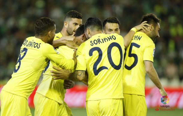 Los jugadores del Villarreal celebran el tanto de Adrián contra el Betis | Fuente: laliga.es