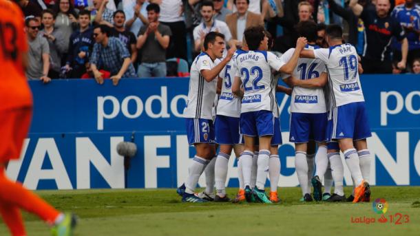 Jugadores del Zaragoza celebrando un gol | Fotografía: La Liga