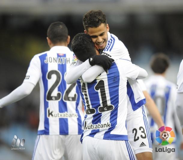 Diego Reyes celebrando el gol junto a Carlos Vela | Imagen: LFP