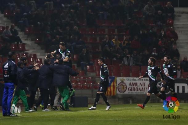 Celebración de uno de los goles del Córdoba en su visita al Girona | Foto: La Liga