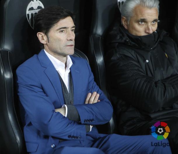 Marcelino, entrenador del Valencia, en el banquillo | Fotografía: LaLiga