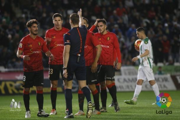 Momento en que Alberola pita penalti a favor del Córdoba | Foto: La Liga