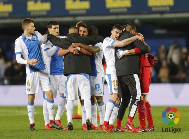 El Leganés celebrando en el Estadio de la Cerámica su pase a cuartos de la Copa del Rey | Foto: LaLiga Santander