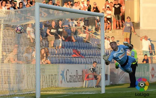 Kieszek ve como entra el tercer gol del Huesca | Foto: LaLiga