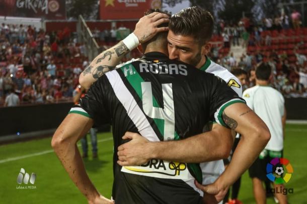 Gálvez consuela a Héctor Rodas tras la eliminación | Foto: La Liga