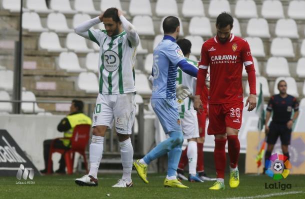 Florin lamenta la ocasión achicada por el meta zaragozista | Foto: La Liga