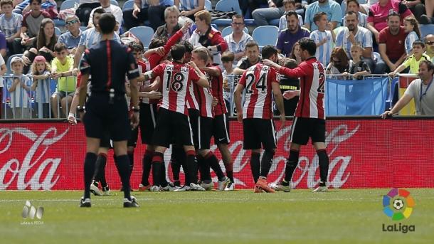 Los jugadores del Athletic celebran el gol de Raúl García. | Foto: La Liga