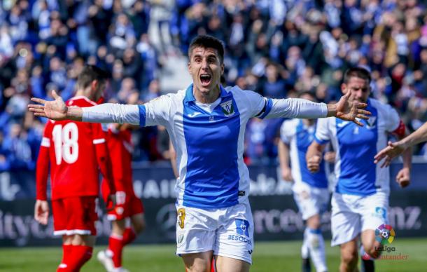 Unai Bustinza celebrando su gol frente al Sevilla | Foto: LaLiga Santander