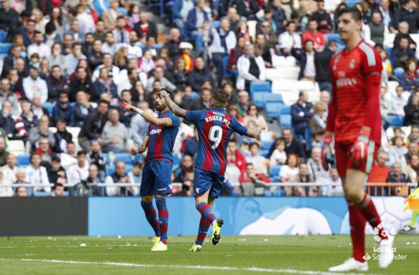 Roger y Morales celebrando un gol del Levante frente al Real Madrid | Foto: LaLiga Santander