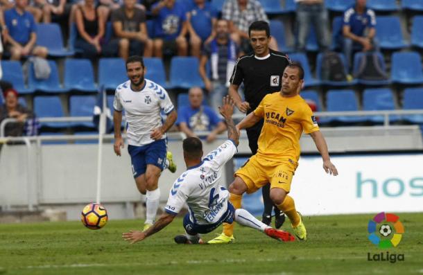 El colegiado valenciano Ais Reig, durante el encuentro de la jornada 15 entre Tenerife y UCAM Murcia | LaLIGA