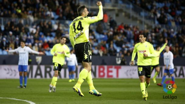 El Córdoba celebra uno de sus cuatro goles logrados en la Rosaleda (3-4) | Fuente: lfp.es