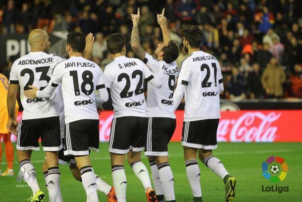 Alcácer y sus compañeros festejan su gol en el duelo de liga ante Las Palmas