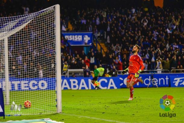La carrera de Sergio no pudo evitar el autogol de Jonny Castro. Foto: LFP.