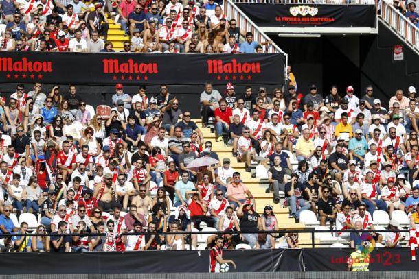 Aficionados del Rayo Vallecano durante un partido | Fotografía: La Liga
