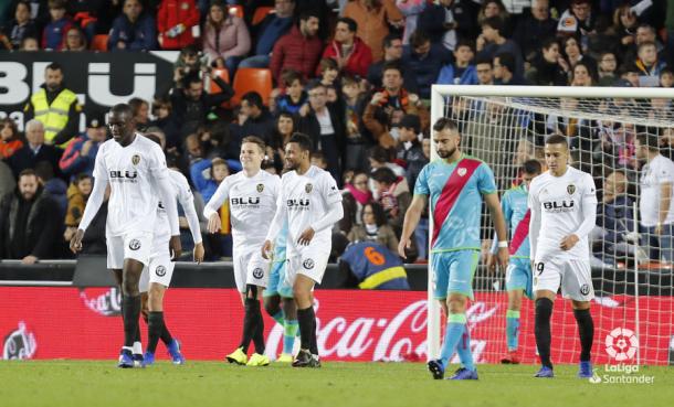 Jugadores del Valencia celebrando un gol | Fotografía: La Liga
