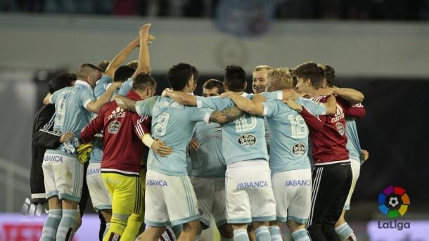 Los jugadores celestes celebraron la victoria y la clasificación europea al término del encuentro. | Foto: LFP