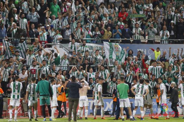 Los jugadores del Córdoba celebrando la victoria en Reus. Fuente: LaLiga