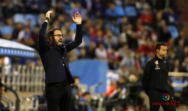 José Bordalás, levantando los brazos, durante el encuentro de la jornada 36 ante el Zaragoza | LaLiga