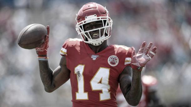Watkins aprovechó la lesión de Hill para ser el blanco de Mahomes. Foto: NFL