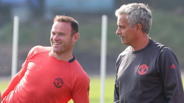 Mourinho takes Manchester United training before the Feyenoord clash | Photo: Sky Sports