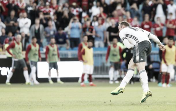 Rooney scored twice against Galatasaray, including this penalty | Photo: Getty Images