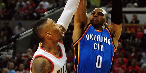 Un passaggio del duello tra Lillard e Westbrook