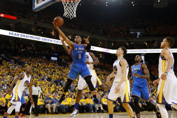 Westbrook attacca il ferro nel finale di gara uno - Photo: NyTimes