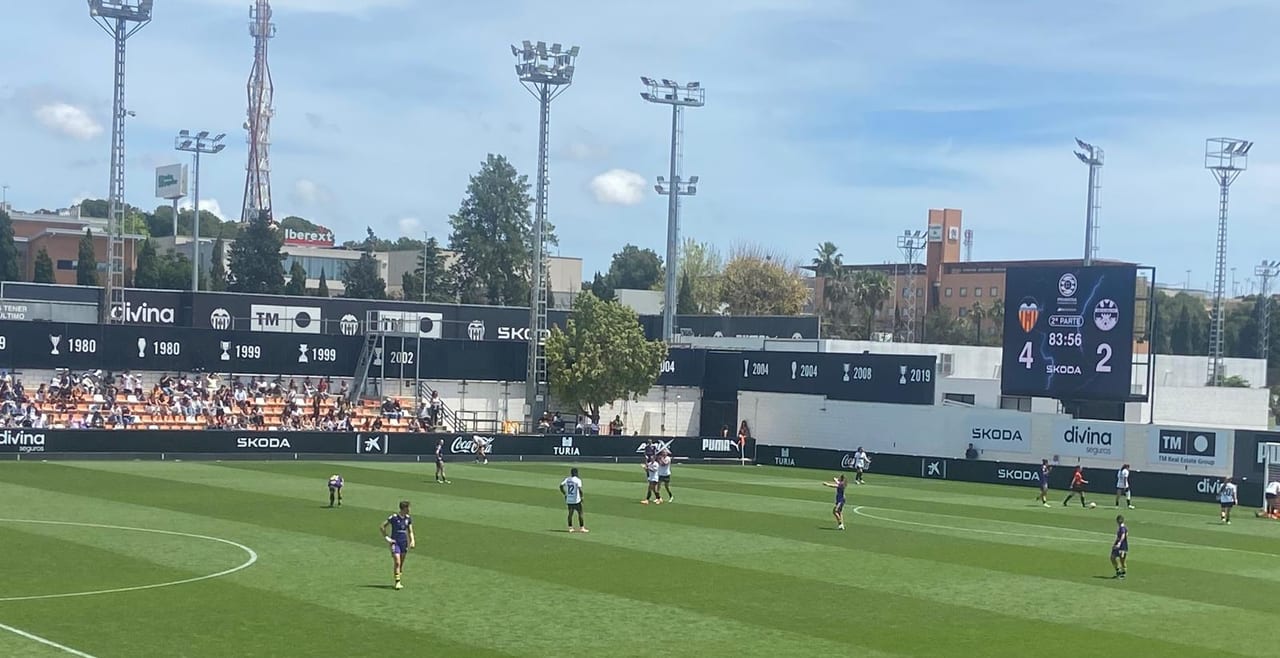 El Valencia reina en la locura y se mete en la final del play off ...